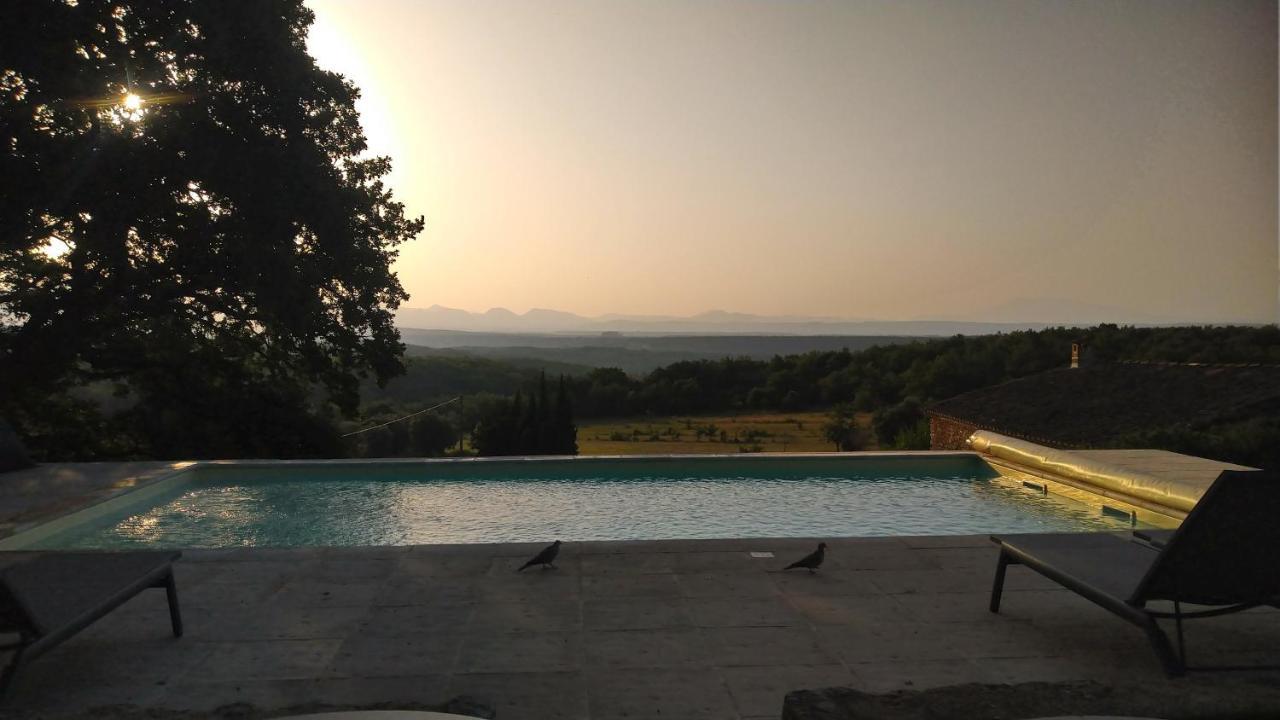 Отель La Ferme Les Eybrachas Reauville Экстерьер фото